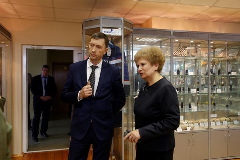 И. Манжуров и ректор Г.В. Мерзлякова на экскурсии