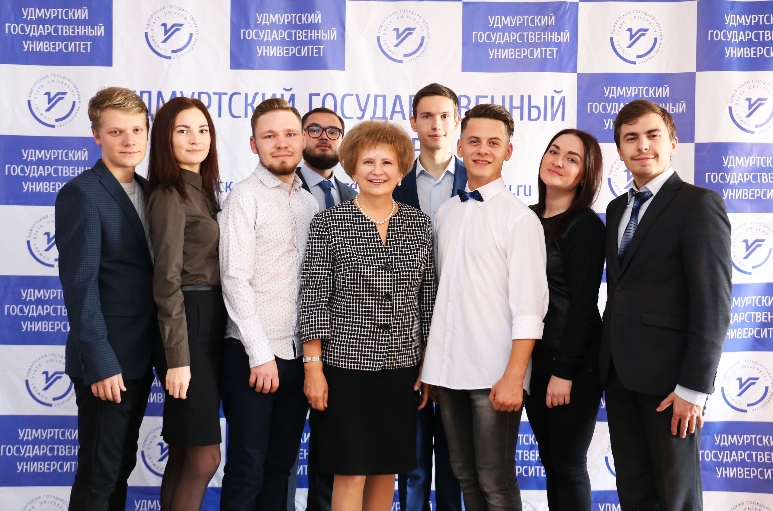 Галина Витальевна со студентами