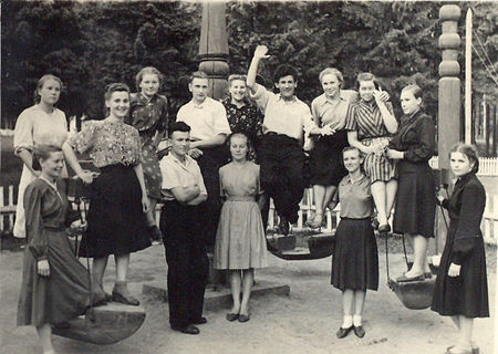 Студенты УГПИ в парке Кирова, лето 1952